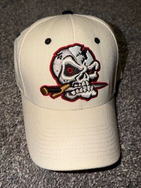 Zephyr Never Dead Skull Pirate Graphic Print Fitted Hat Size Youth 6,3/4 Used PO